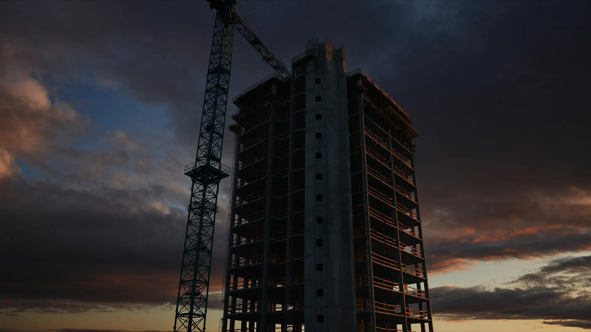 Edificio in costruzione con gru al tramonto, cantiere diretto da Stiges